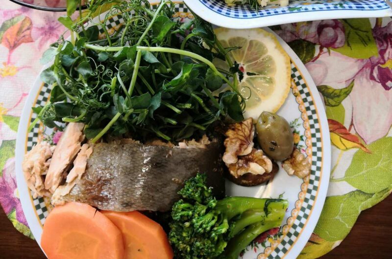 Горбуша с брокколи и морковью