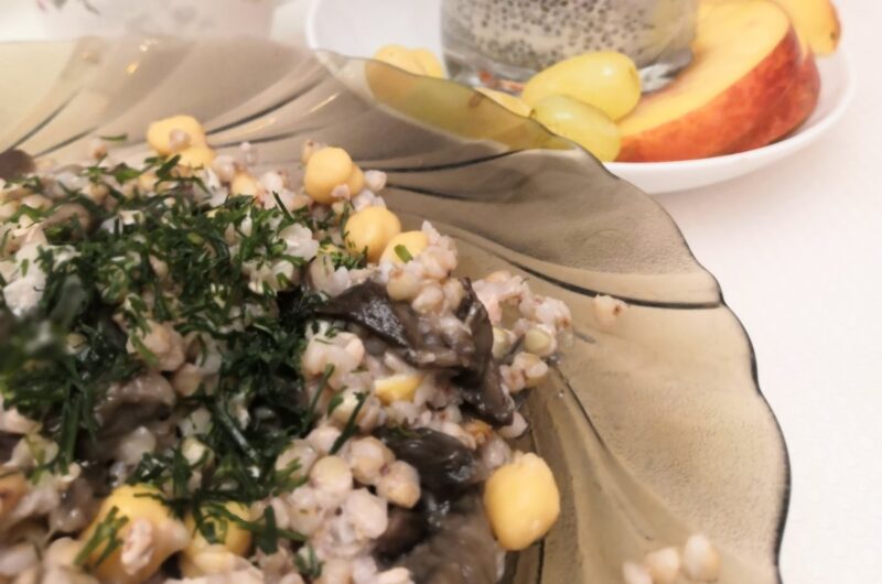 Гречка с нутом и грибами